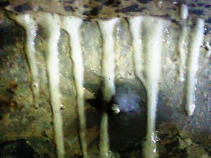 PU Grout Flowing Out through Cracks